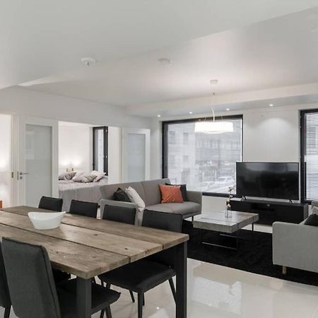 Sleek And Spacious 3 Bedroom Apartment In City Centre Helsínquia Exterior foto