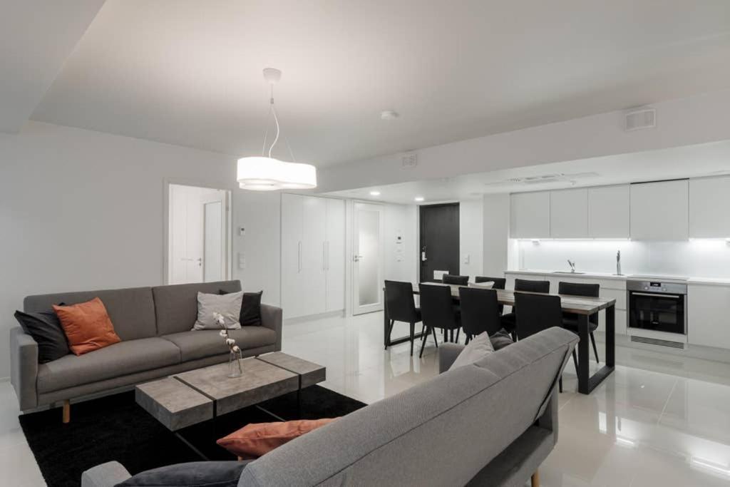 Sleek And Spacious 3 Bedroom Apartment In City Centre Helsínquia Exterior foto