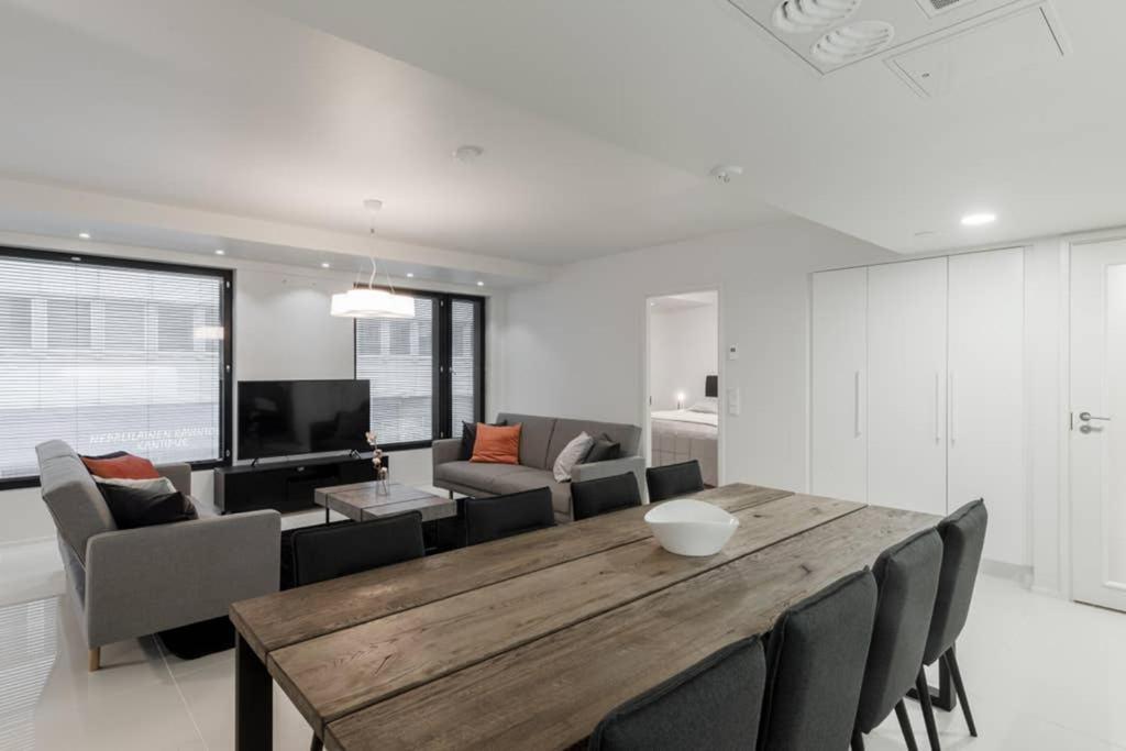 Sleek And Spacious 3 Bedroom Apartment In City Centre Helsínquia Exterior foto
