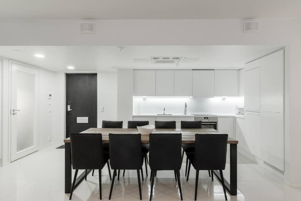 Sleek And Spacious 3 Bedroom Apartment In City Centre Helsínquia Exterior foto