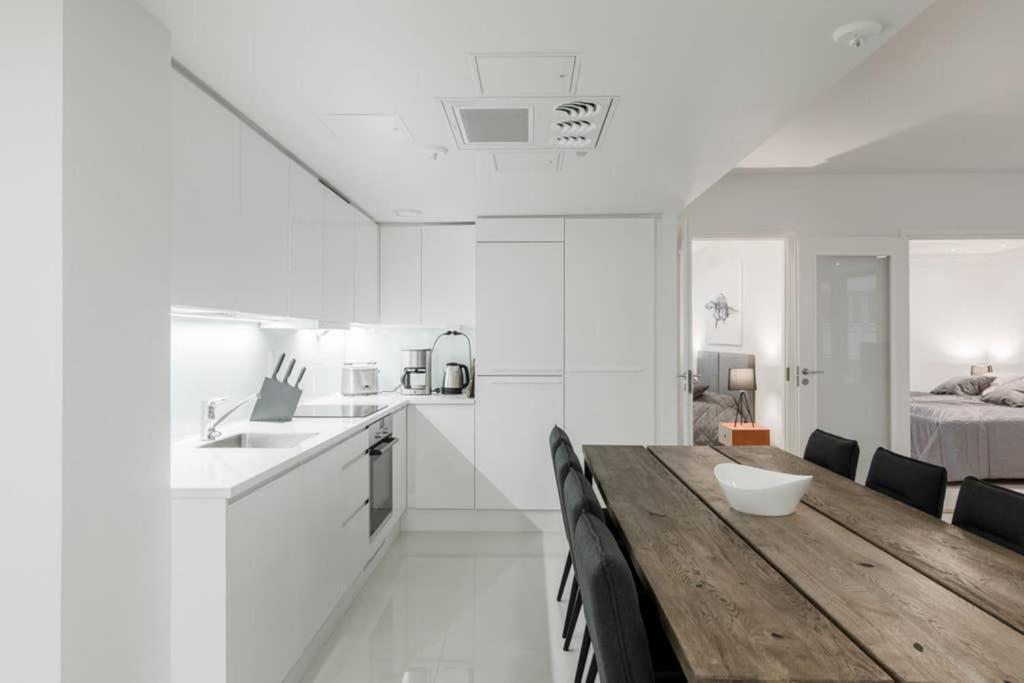 Sleek And Spacious 3 Bedroom Apartment In City Centre Helsínquia Exterior foto
