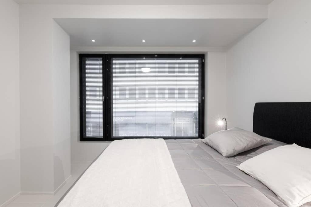 Sleek And Spacious 3 Bedroom Apartment In City Centre Helsínquia Exterior foto
